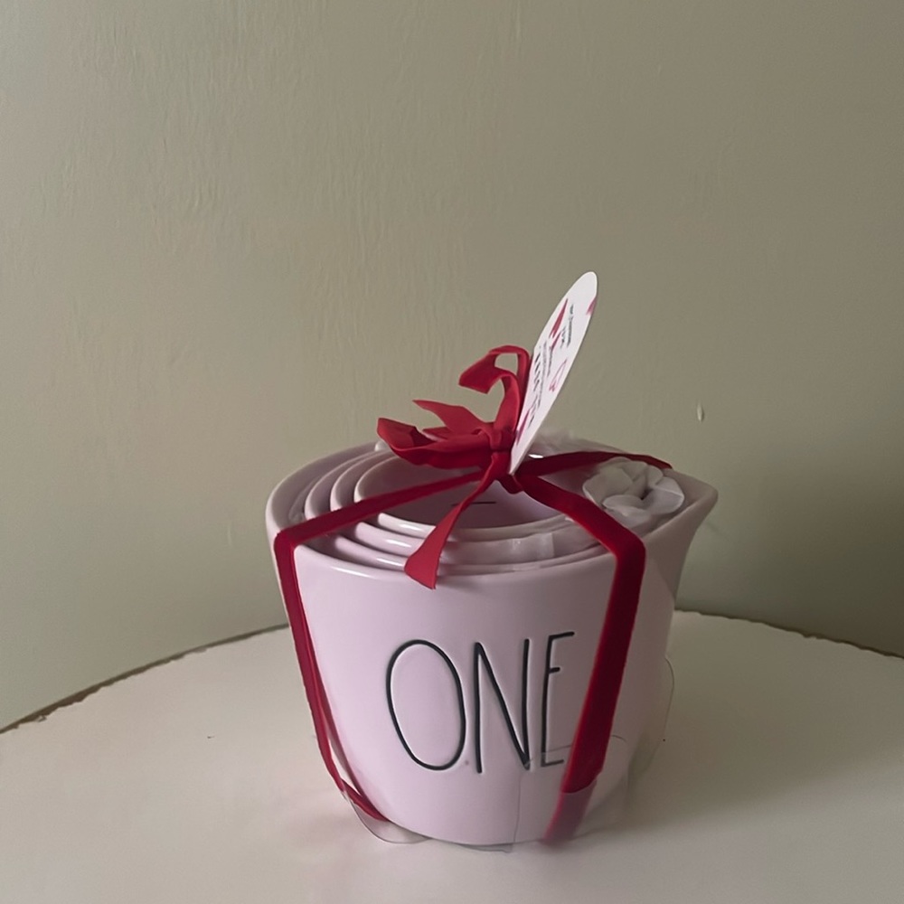 Rae Dunn valentines measuring cups